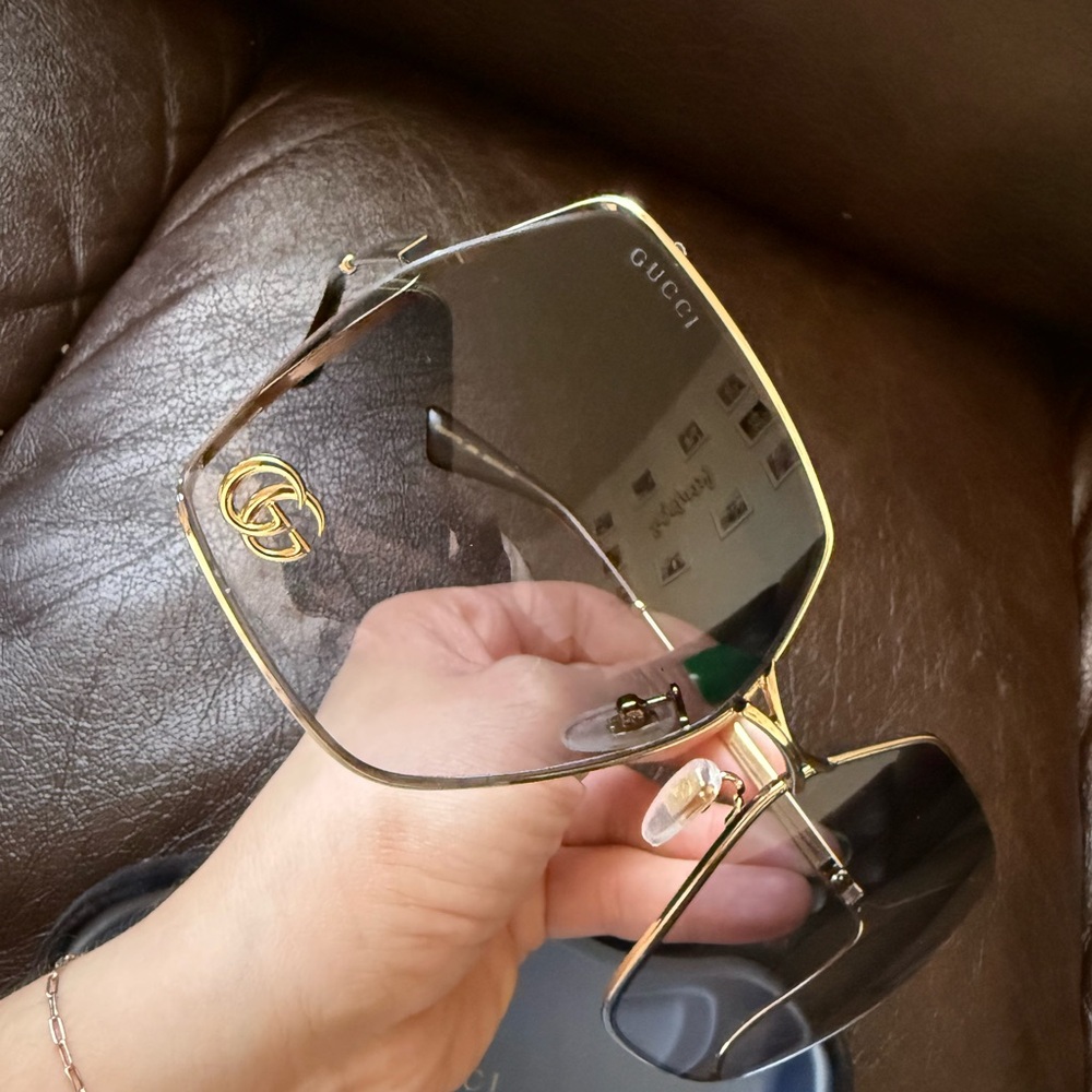Gucci Women's Gold Frame Sunglasses - Picture 6 of 7